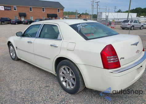 2005 Chrysler 300C z USA, uszkodzony, nr VIN 2C3JA63H65H577256